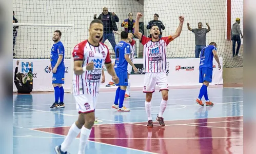 Apucarana Futsal vence e assume liderança do Grupo B