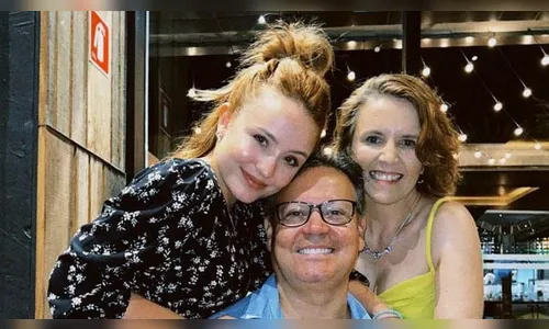 Narcisistas? Psicólogo avalia atitudes dos pais de Larissa Manoela