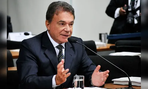 Livro vai resgatar trajetória política de Alvaro Dias