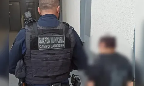 Mãe enforca filho com corrente após ele se negar a entregar celular