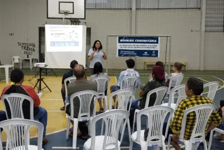 Moradores dos jardins Petrópolis e Bandeirantes sendo orientados