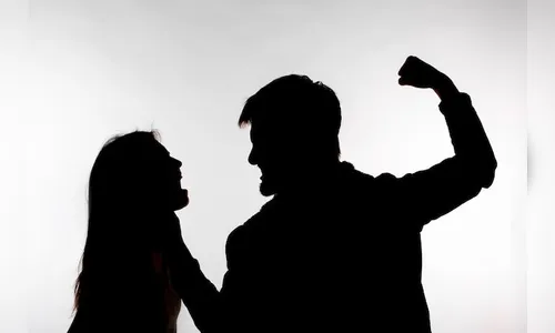 Homem agride mulher por não aceitar que ela receba pensão da filha
