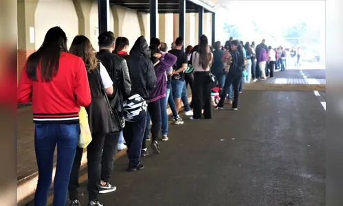 Mais de 350 candidatos participam do 1º Feirão do Emprego de Arapongas