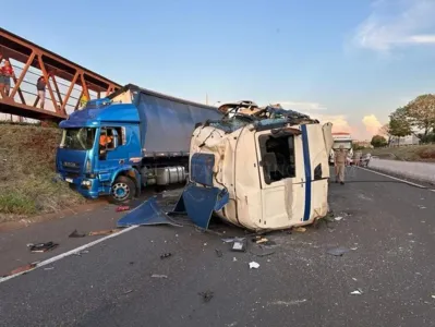 O acidente aconteceu na tarde deste domingo (3)