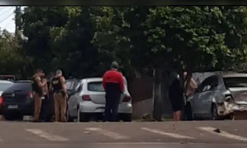 Motorista tem crise de labirintite e bate em dois carros