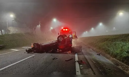 Militar do Exército perde controle da direção e capota na BR-277