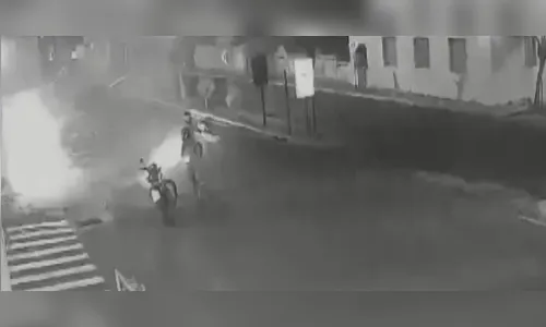 Ladrões explodem caixas eletrônicos de agência no norte do Paraná