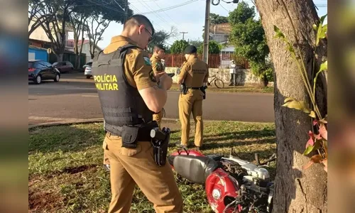 Caminhonete cruza pista e colide com duas motocicletas em Londrina