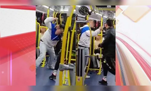 Colegas de trabalho apaixonados pela mesma mulher brigam em ônibus