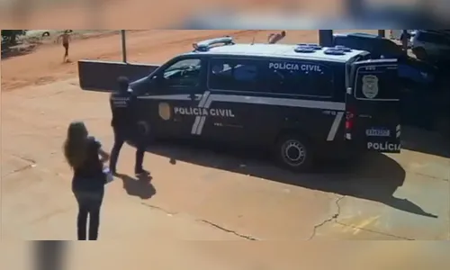 Presos fogem de viatura durante transferência para cadeia; veja fuga