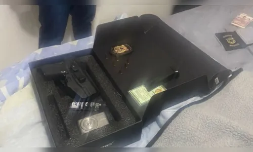 Homem finge ser policial civil, ostenta armas na web e é preso no PR