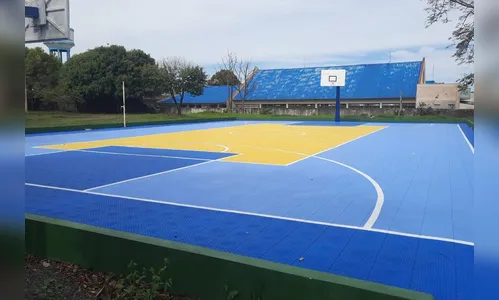 Estado instala piso com amortecimento de impacto em escola de Jandaia