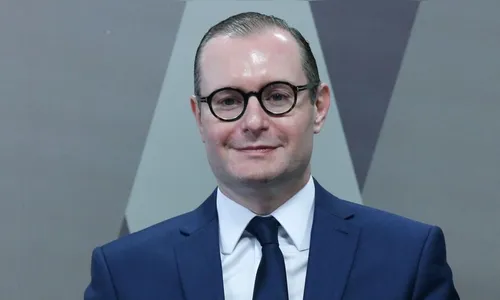 Cristiano Zanin toma posse no STF e pode ficar até 2051