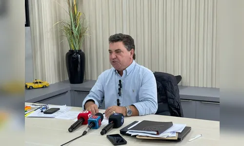 Onofre critica vereadores por reajuste e aumento de vagas na Câmara