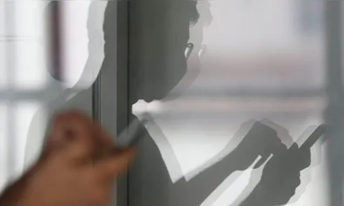 Professor é denunciado após propor desafios sexuais a menores no PR