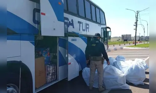 PRF apreende mais de mil celulares em compartimente oculto de ônibus