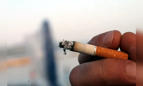 Pai é acusado de torturar filho com cigarro por motivação racial