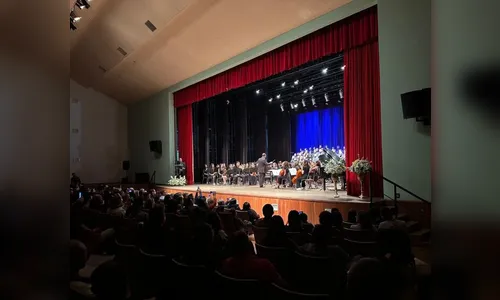 Espetáculo da Orquestra e Coro Municipal lota o Cine Teatro Fênix