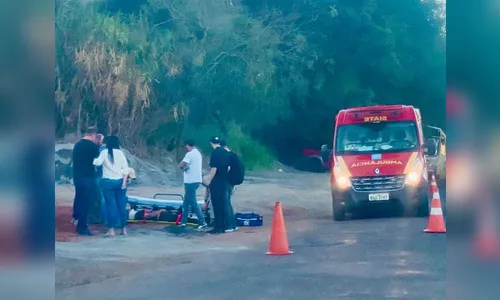 Motociclista tem suspeita de fratura no pé após acidente em Apucarana