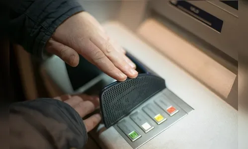 Homem rouba R$ 9 mil em agência bancária de Apucarana