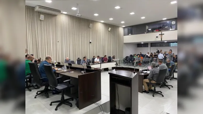 Sessão noturna da Câmara de Apucarana