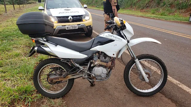 O motociclista teve ferimentos em uma das pernas