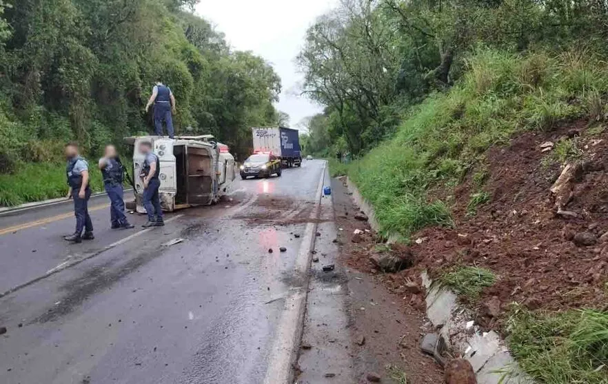 Acidente foi na tarde desta sexta-feira