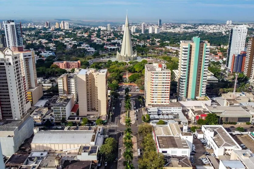 Avenida Getúlio Vargas, em Maringá, cidade da região Norte Central do Paraná.