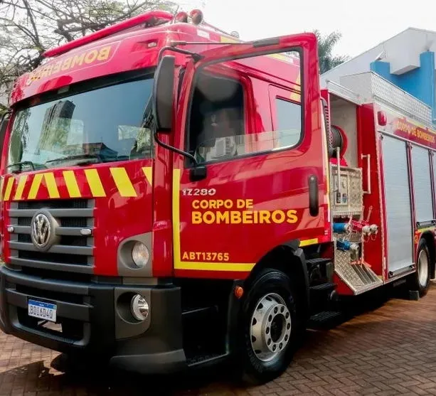 Bombeiros foram acionados por volta das 23h desta quarta-feira