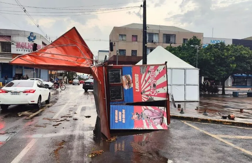 Contêiner de lanche foi levado pelos ventos