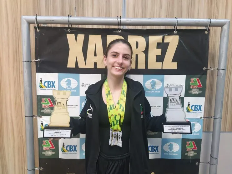 Helen Ramazzotte é campeã brasileira de xadrez na categoria sub 18