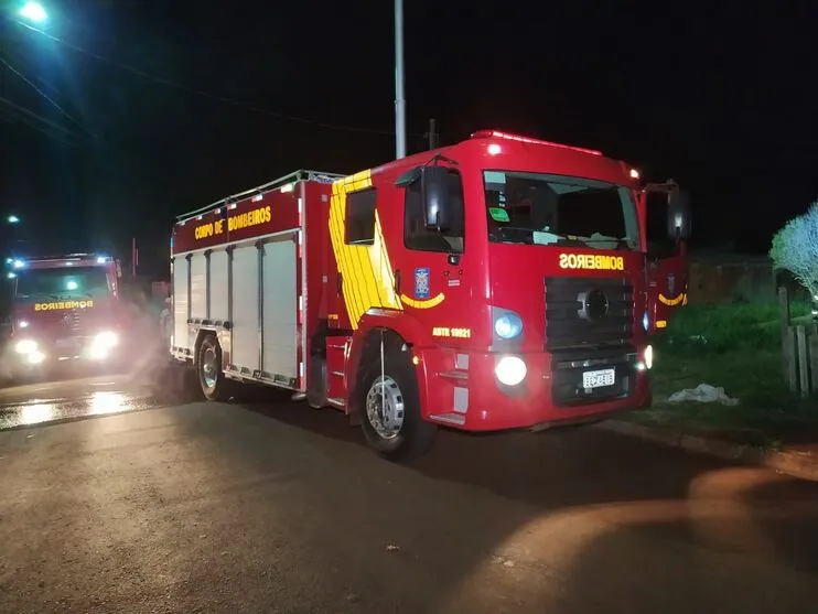 Incêndio aconteceu na noite desta quinta-feira (21)