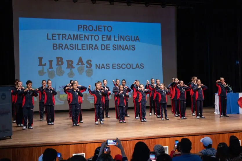 O ensino de Libras completou um ano na rede municipal