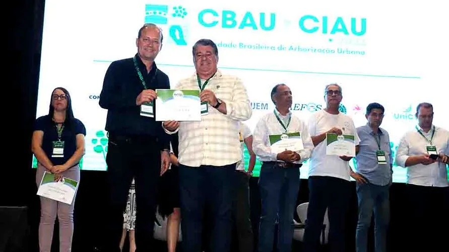 Prefeito recebe oficialmente o certificado Tree Cities of The World