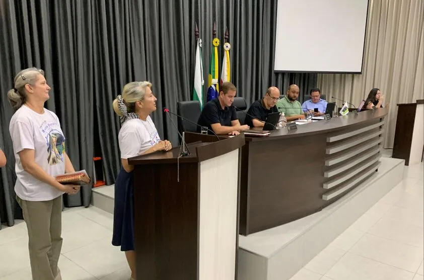 Representantes do Movimento Rosário Perpétuo, da Igreja Católica, na Câmara de Apucarana