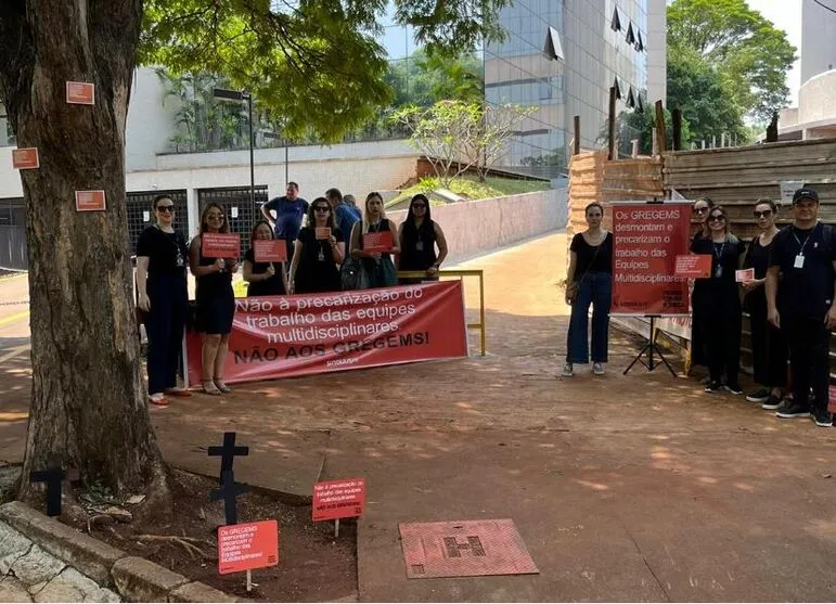 Servidores de Arapongas estiveram em Londrina para protesto