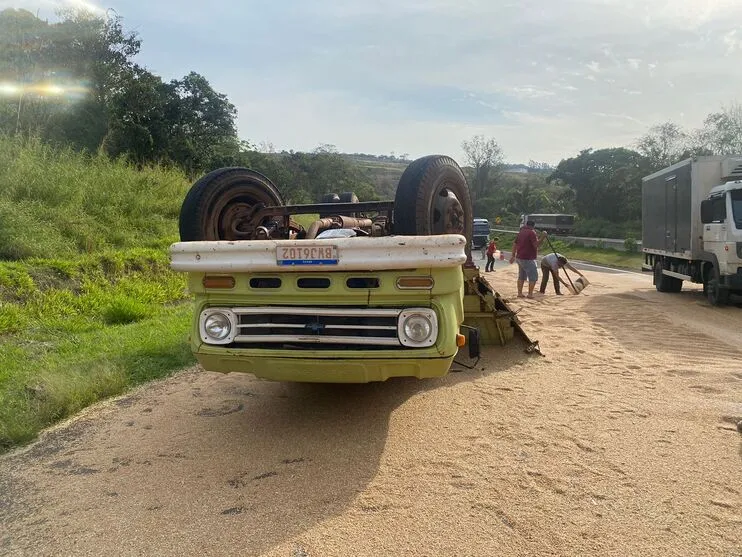 Veículo seguia sentido Curitiba quando perdeu o freio
