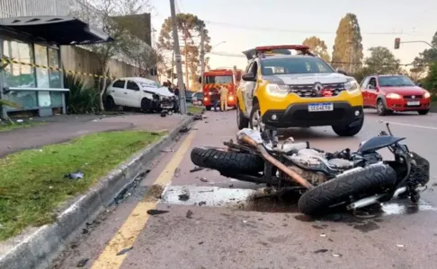 A colisão ocorreu na manhã desta terça-feira (12)