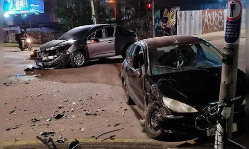 Motorista colide em viatura descaracterizada da PF e foge do local