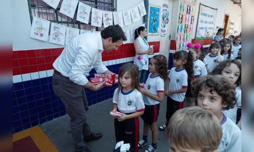 Estudantes da rede municipal recebem kits de higiene bucal