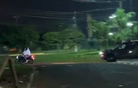 A ocorrência teve início na Avenida São João, no Jardim Apucarana, e terminou na Rua Marcílio Dias, no Residencial Monte Belo, na madrugada deste sábado (30), por volta das 2h30.