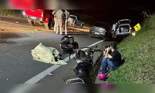 Jovem morre após carga de botijões de gás derrubar moto na PR-445