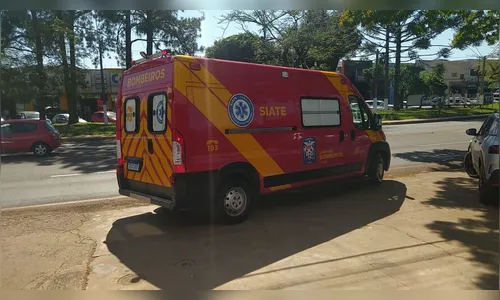 Motociclista é levada à UPA após acidente na Av. Minas Gerais