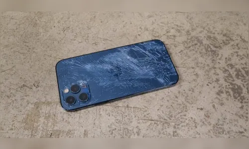 Homem quebra iPhone da ex e vai preso por porte ilegal de arma de fogo