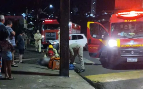 Acidente envolveu um Fiat Saveiro e uma moto Honda Fan