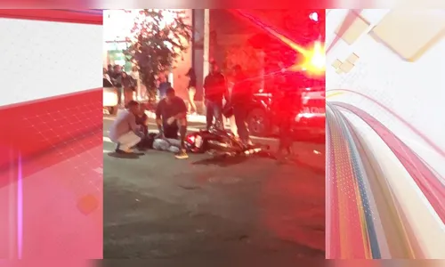 Motociclista é hospitalizado após se envolver em acidente no centro