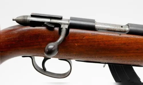 PM apreende espingarda de homem acusado de estupro na região