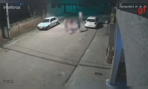 Filho mata o pai a facadas no meio da rua no Paraná