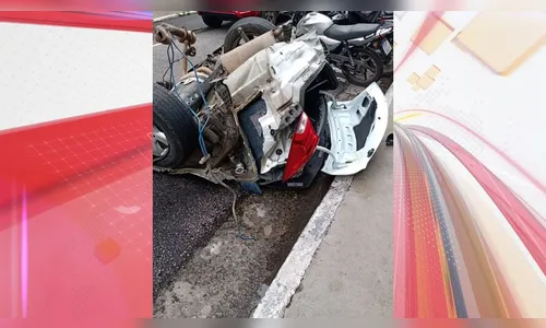 Carro com placas de Apucarana se envolve em acidente impressionante