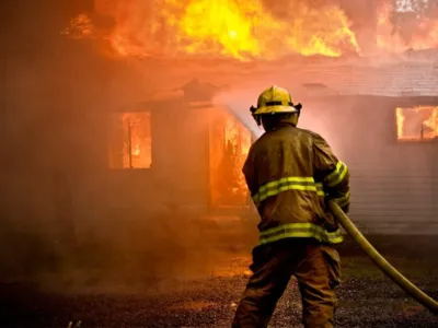 Casa de madeira pegou fogo em Cambira